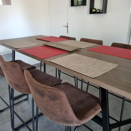 Appartement Rez-de-jardin avec vue sur la Sainte Victoire à Rousset  Extérieur photo